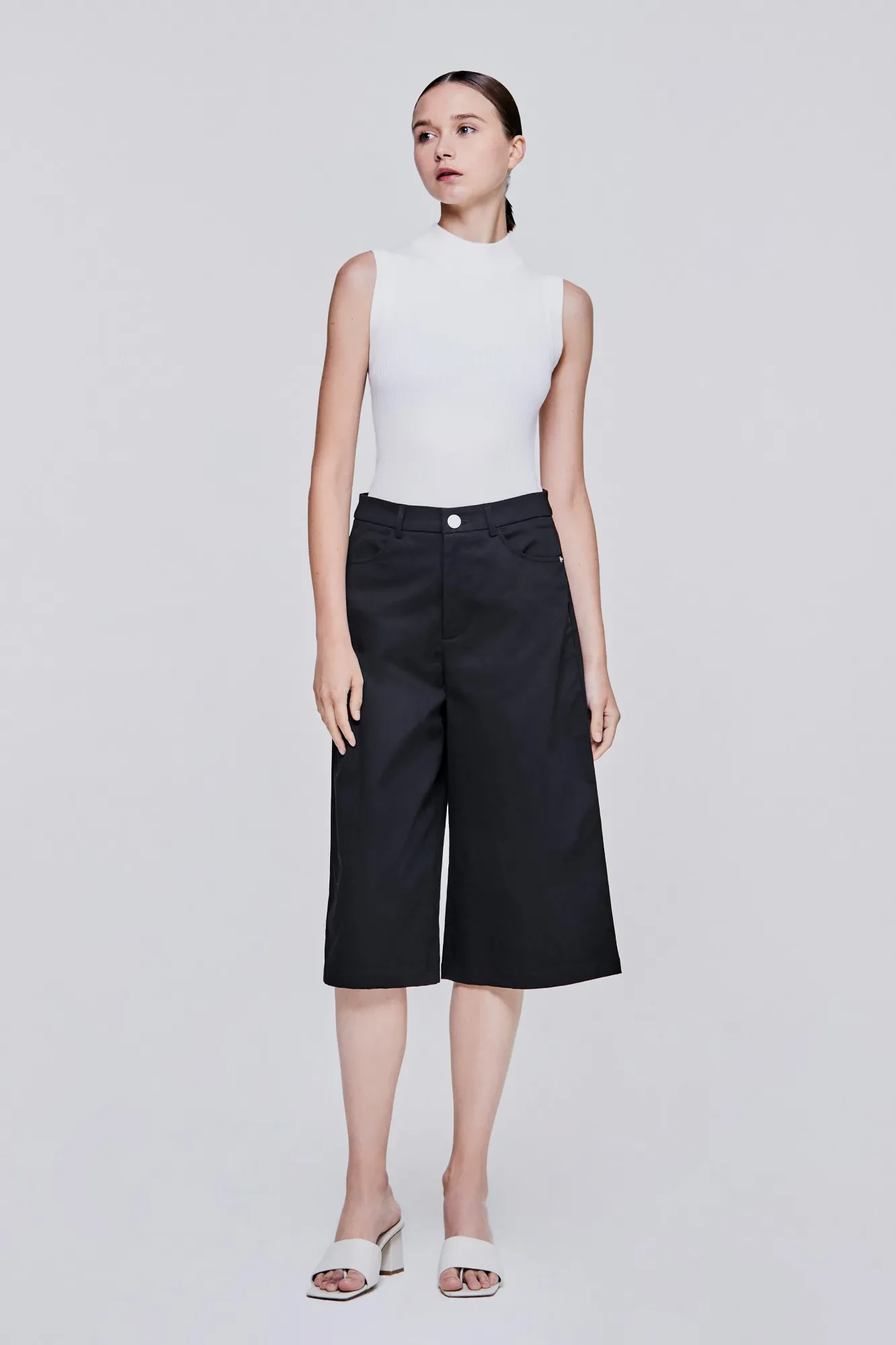 METAL-BUTTON STRAIGHT PANTS