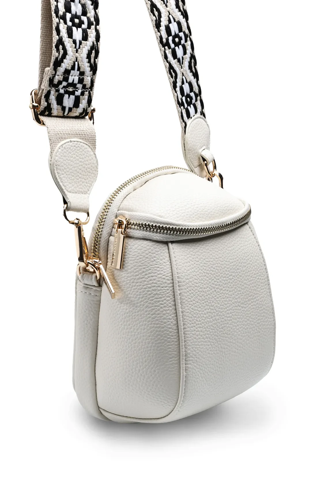 WANDERER SLING BAG