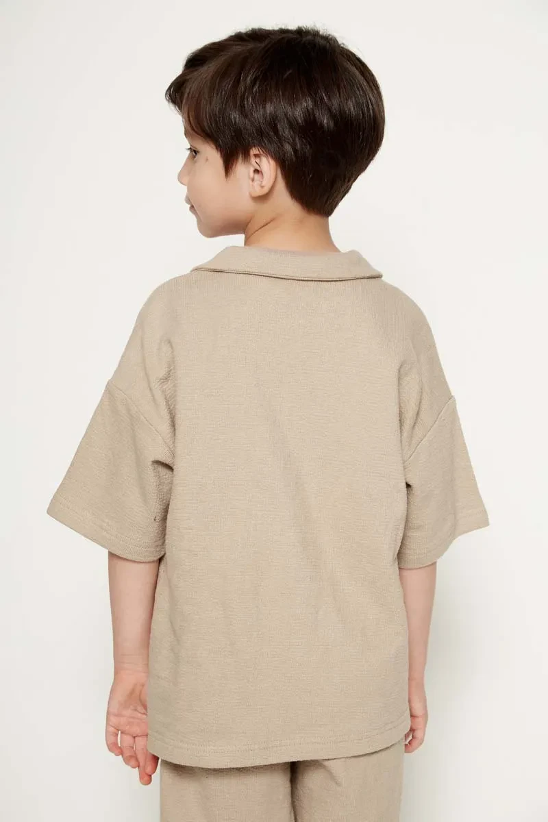 KIDS BOY ESSENTIAL SHORT SLEEVE SHIRT  KHAKI