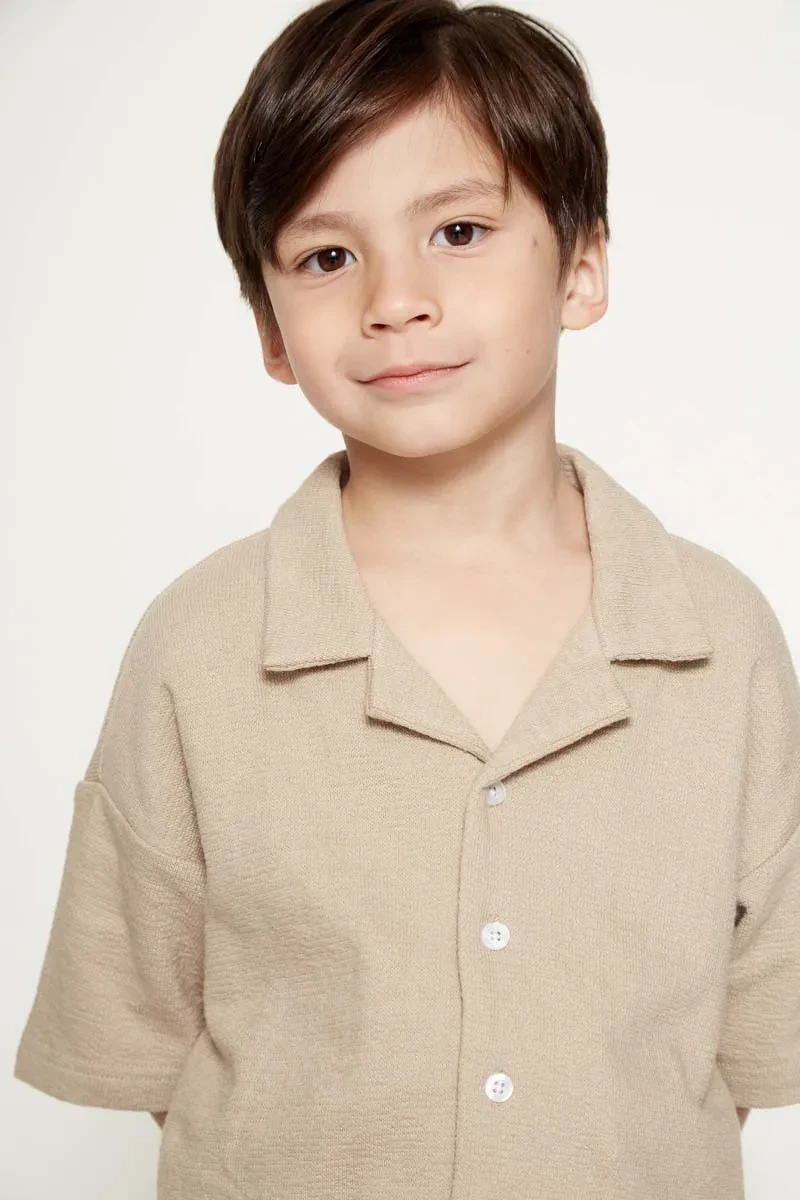 KIDS BOY ESSENTIAL SHORT SLEEVE SHIRT  KHAKI
