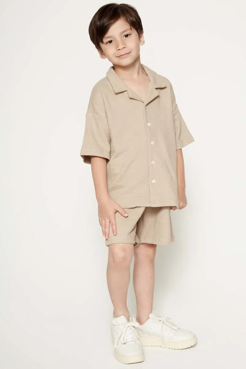 KIDS BOY ESSENTIAL SHORT SLEEVE SHIRT  KHAKI