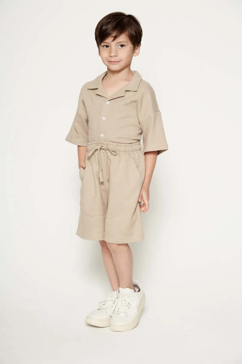 KIDS BOY ESSENTIAL SHORT PANTS  KHAKI