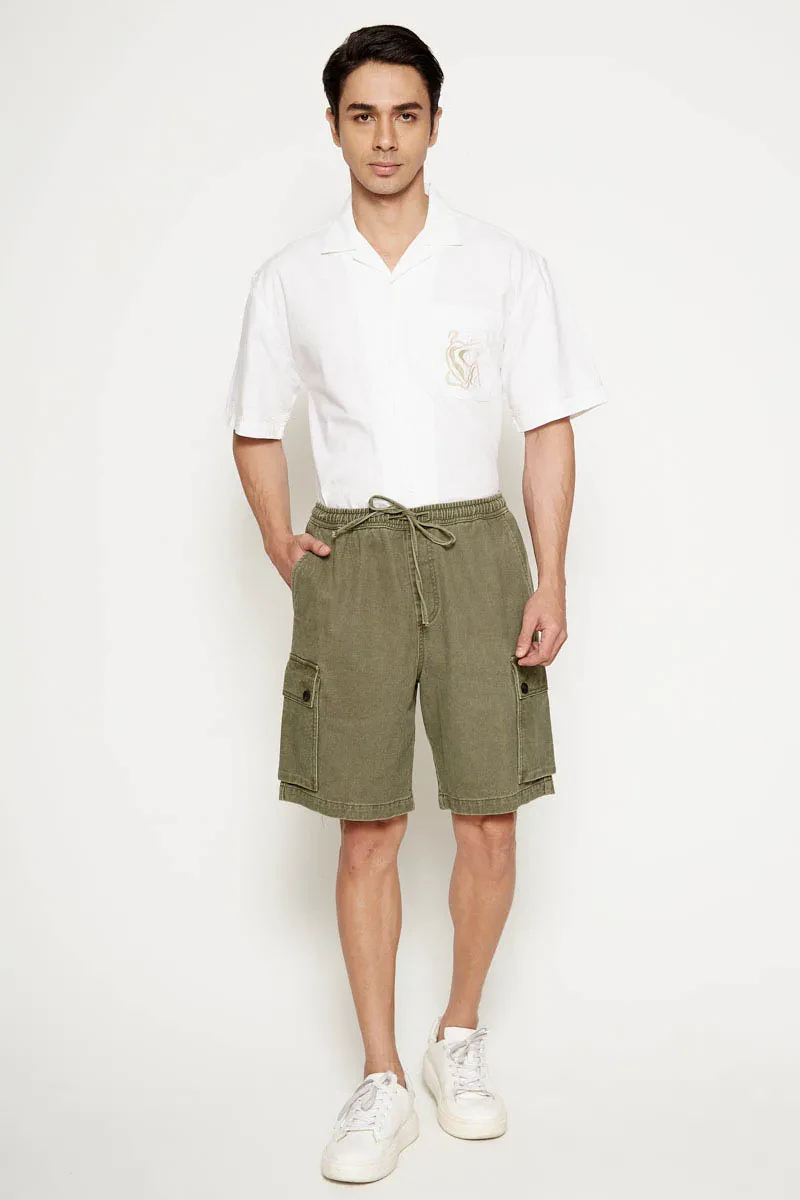 MEN ESSENTIAL SHORT PANTS   GREEN
