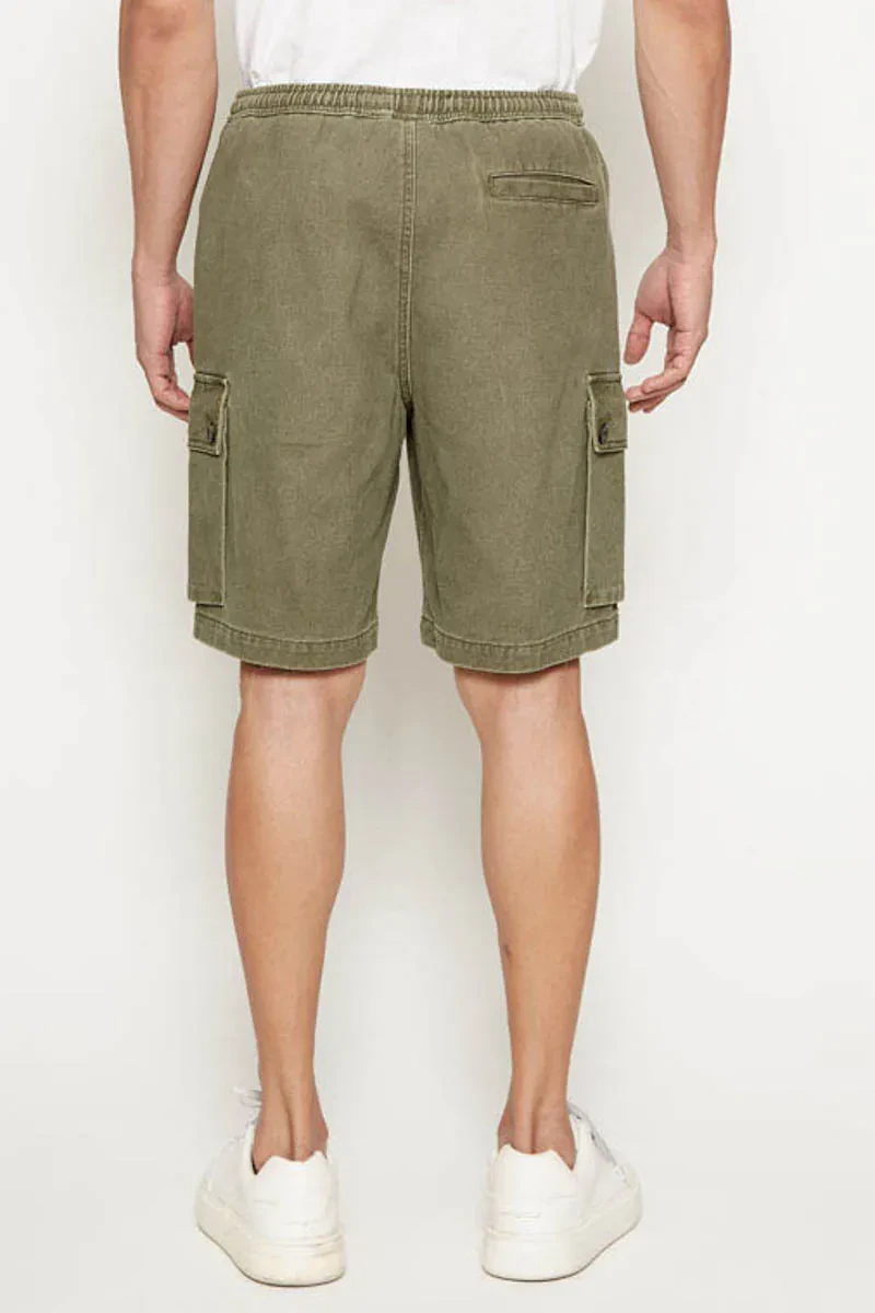 MEN ESSENTIAL SHORT PANTS   GREEN