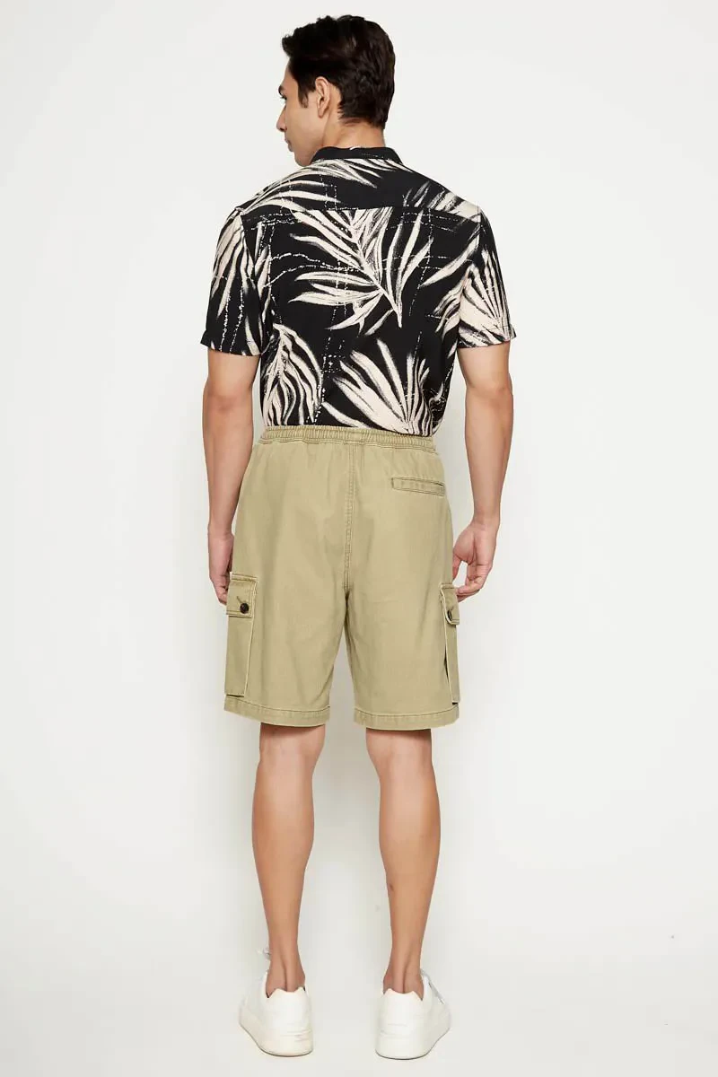 MEN ESSENTIAL SHORT PANTS   KHAKI