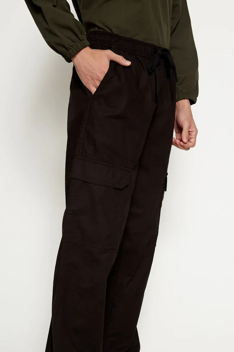 MEN ESSENTIAL JOGGER BLACK