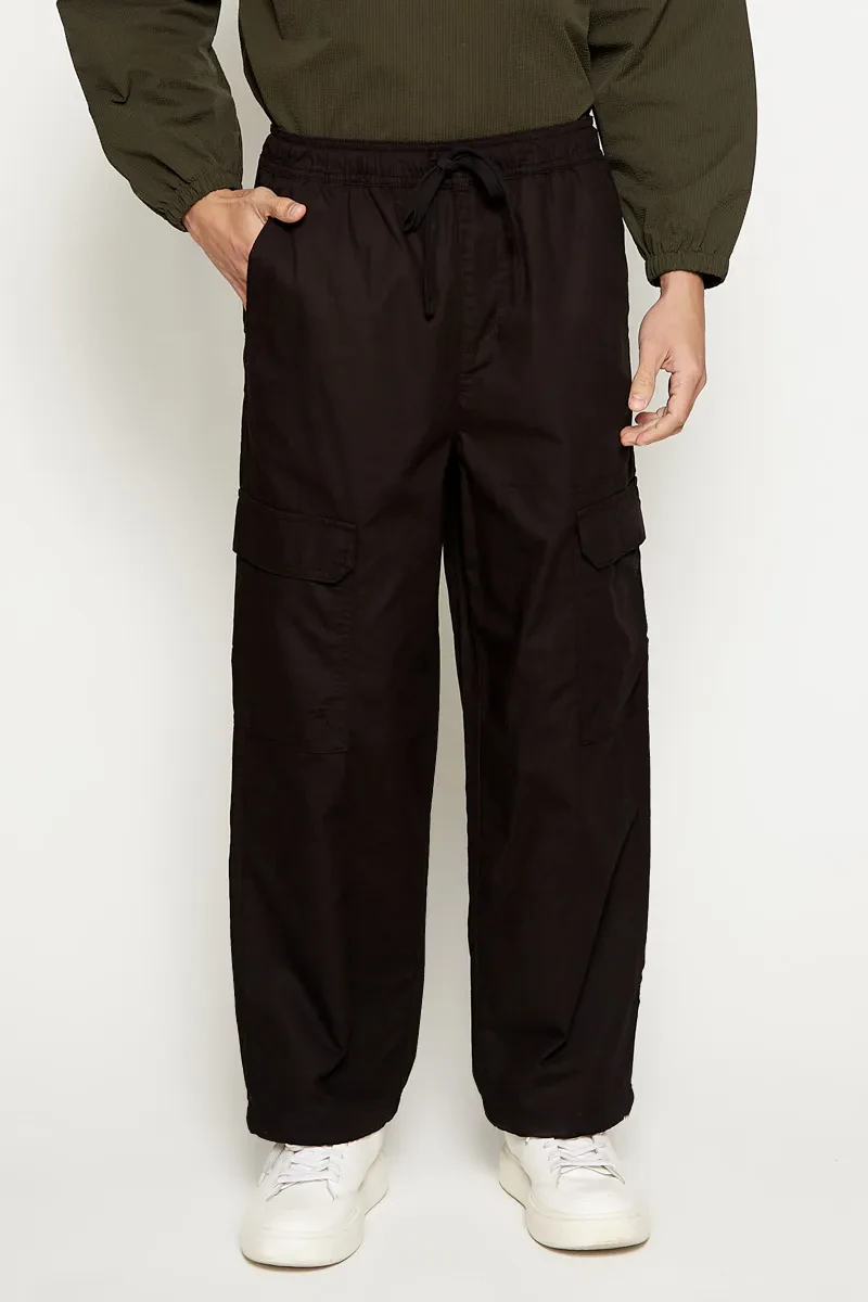 MEN ESSENTIAL JOGGER BLACK