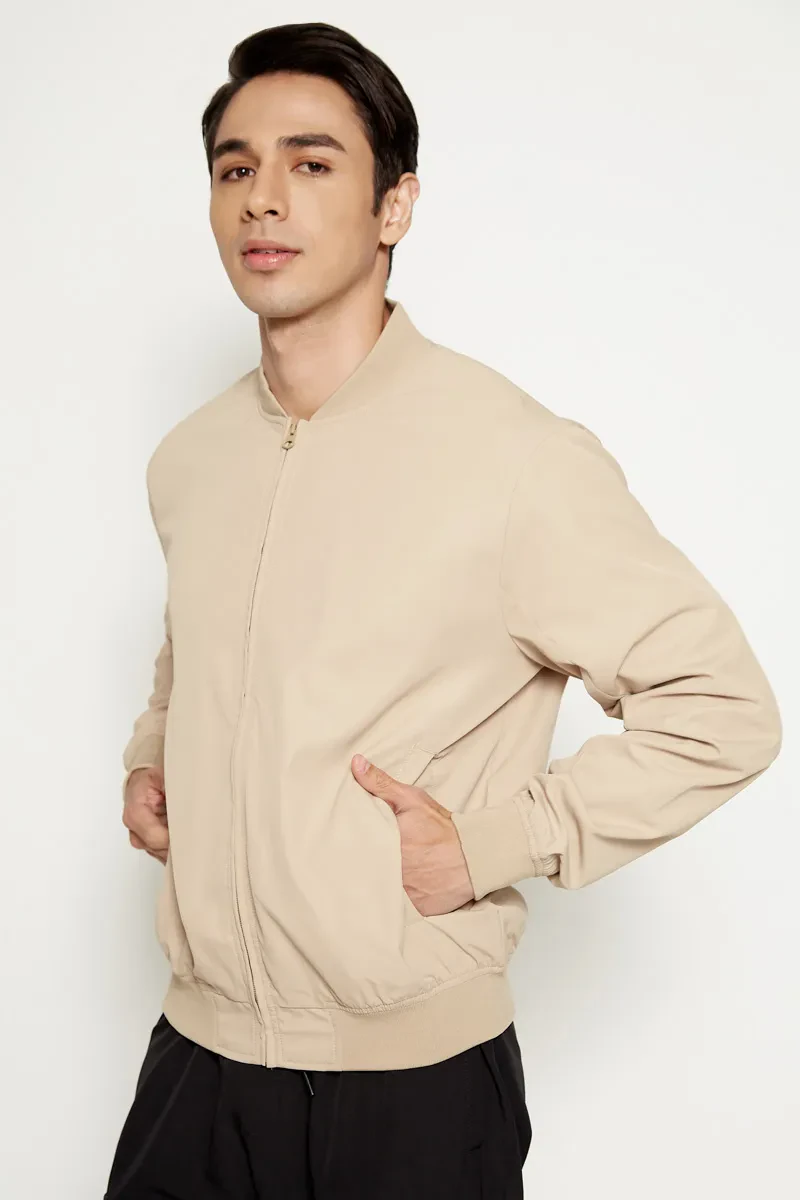 MEN ESSENTIAL JACKET KHAKI