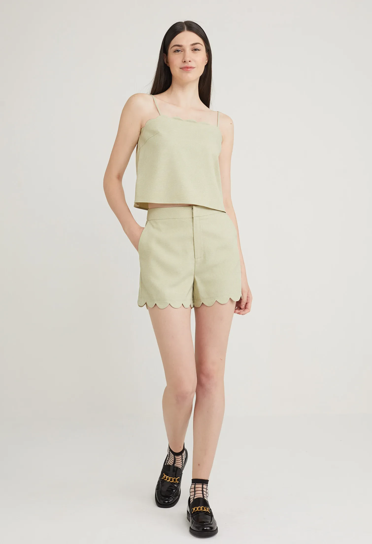 SCALLOPED HEM BRUNCH SHORTS [L/GREEN]
