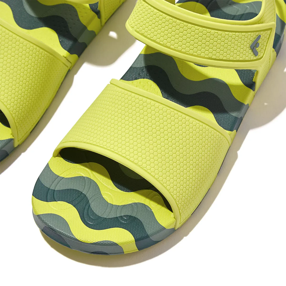 JUNIOR WAVE PRINT ERGONOMIC BACK STRAP SANDALS