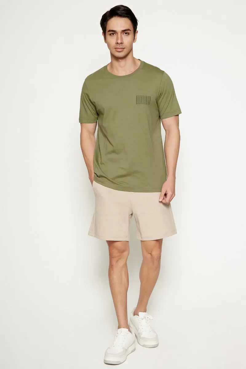 MEN CASUAL FIT GRAPHIC TEE OLIVE