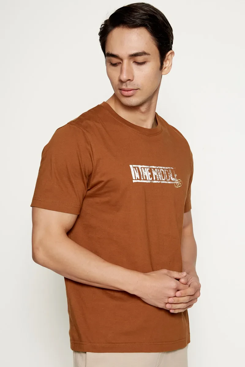 MEN CASUAL FIT GRAPHIC TEE BROWN
