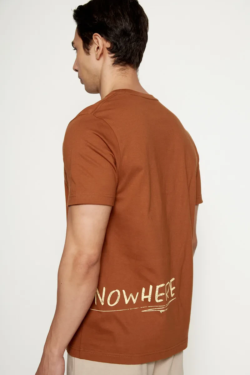 MEN CASUAL FIT GRAPHIC TEE BROWN