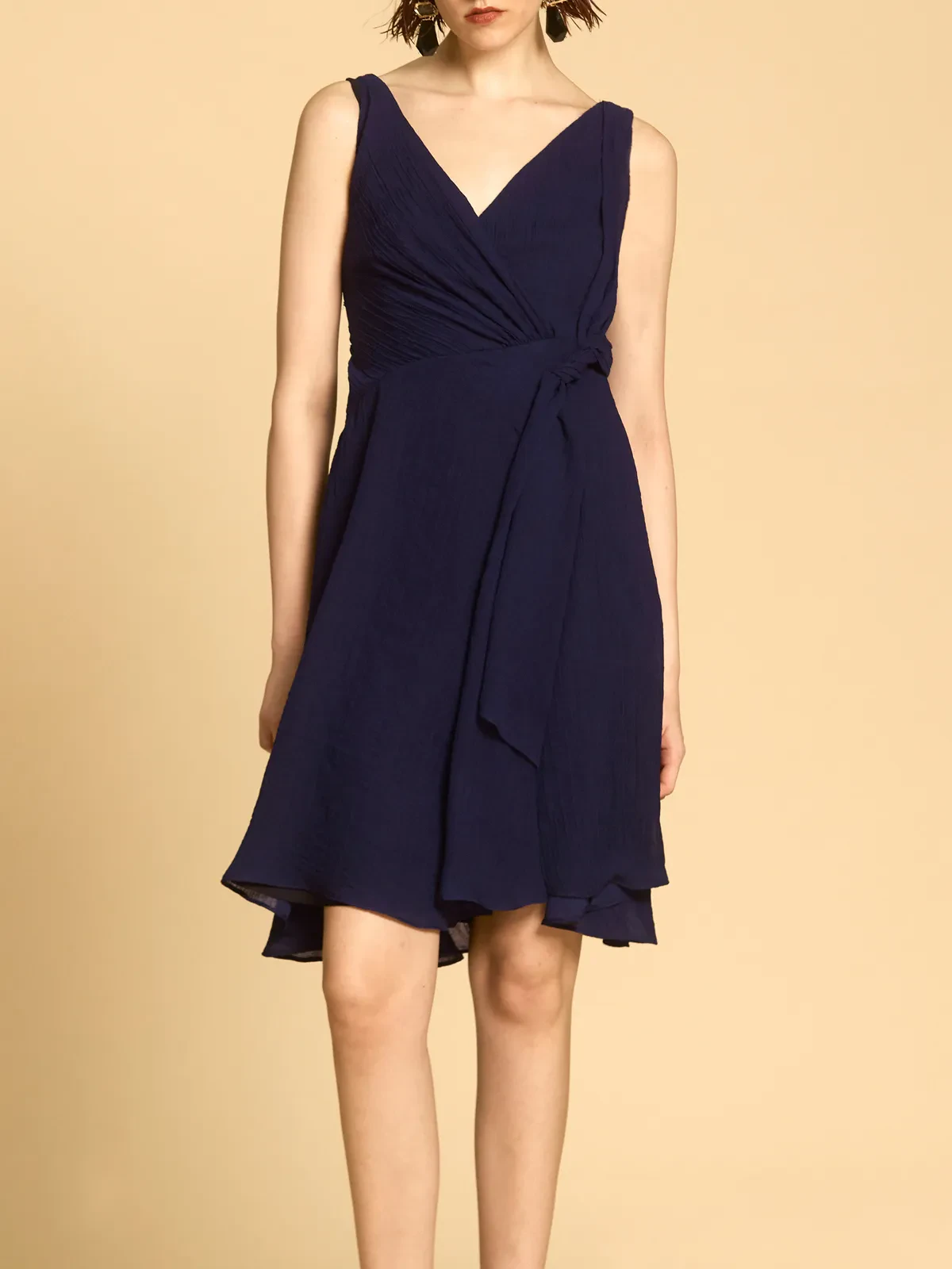 SURPLICE NECKLINE WRAP DRESS IN CRINKLED CHIFFON